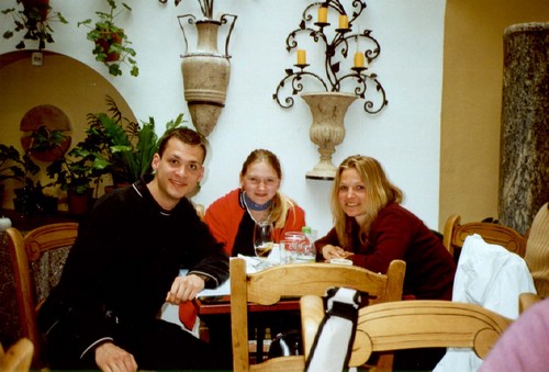 Helge, Gaby y Sabine en un restaurante en Crdoba